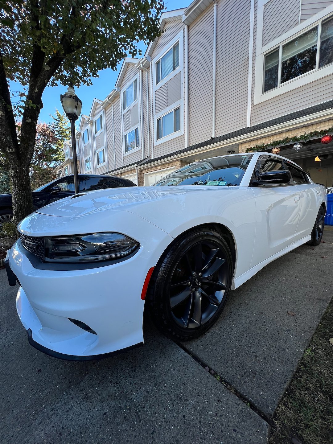 Drew’s Auto Detailing, Staten Island’s premier auto detailing service, recently completed a maintenance detailing job in Tottenville, Staten Island, on a white Dodge Charger