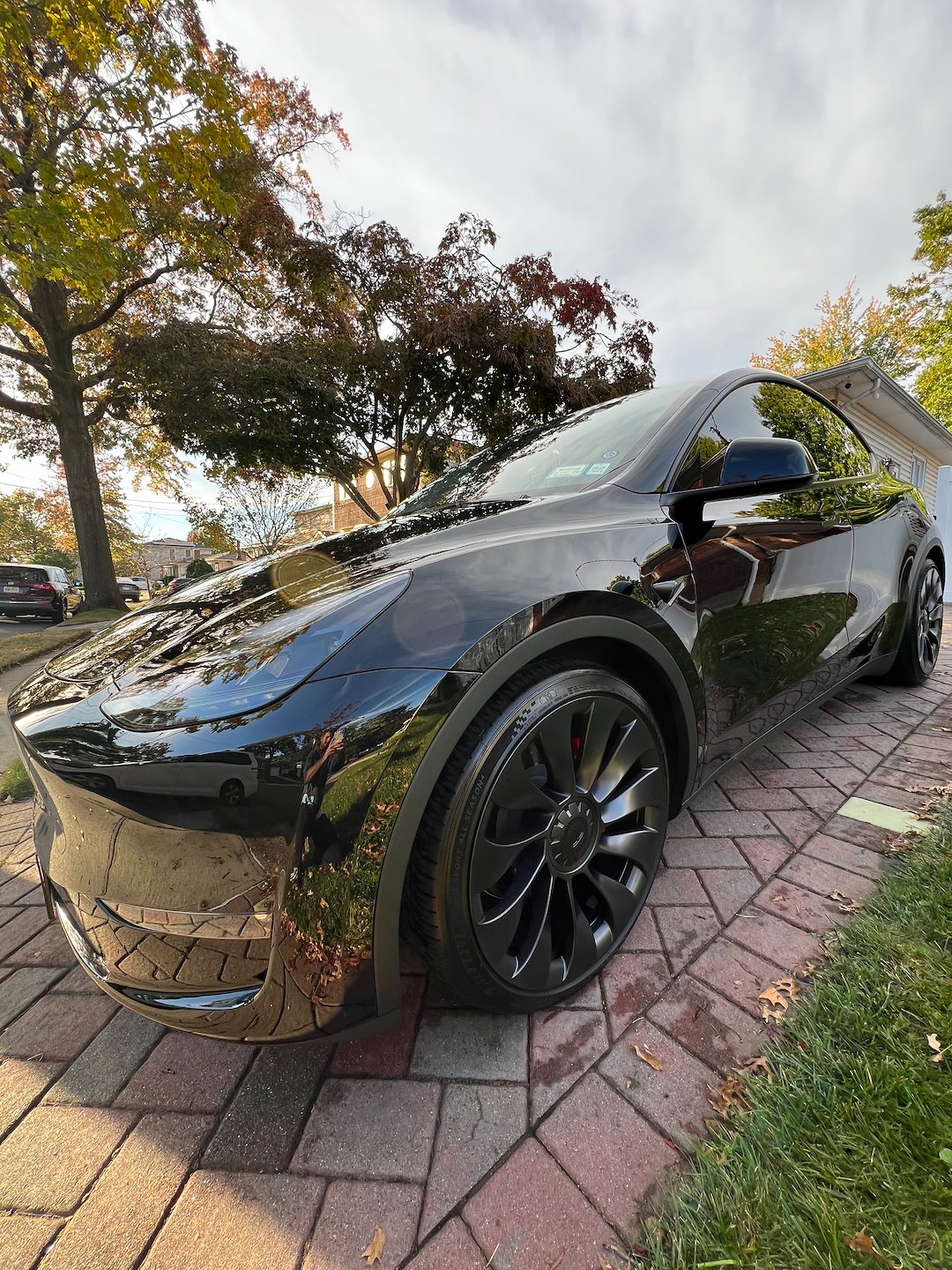 We did a beautiful Full exterior detail for this 2023 Black Tesla Model Y in Richmond Town, Staten Island 